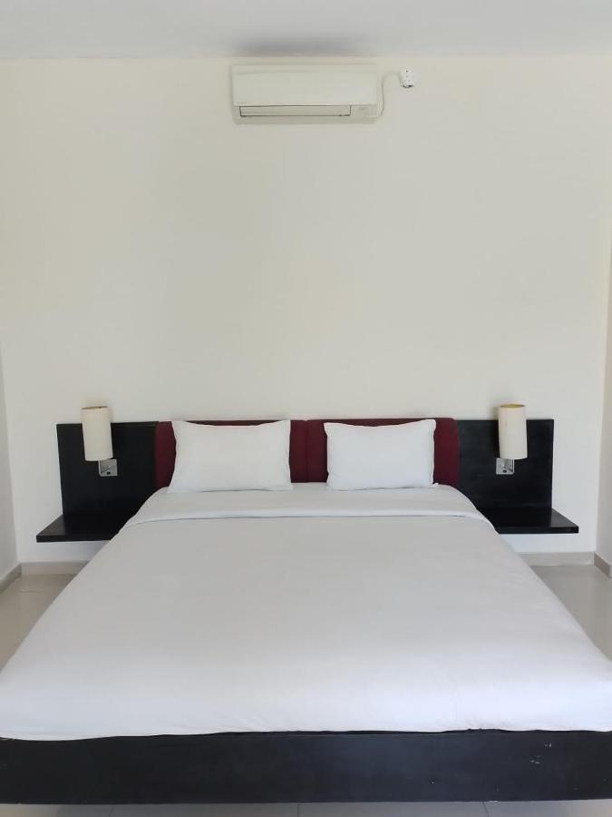 Marinos Place ليجيان المظهر الخارجي الصورة