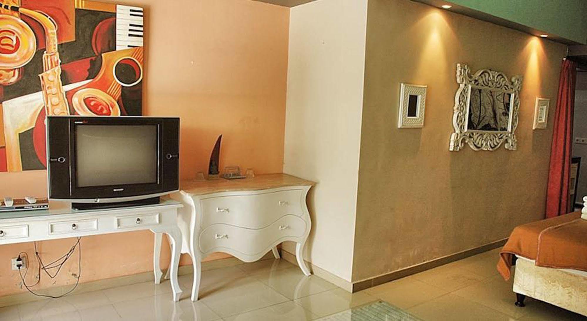 Marinos Place ليجيان المظهر الخارجي الصورة